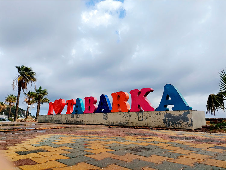 Statue I Love Tabarka