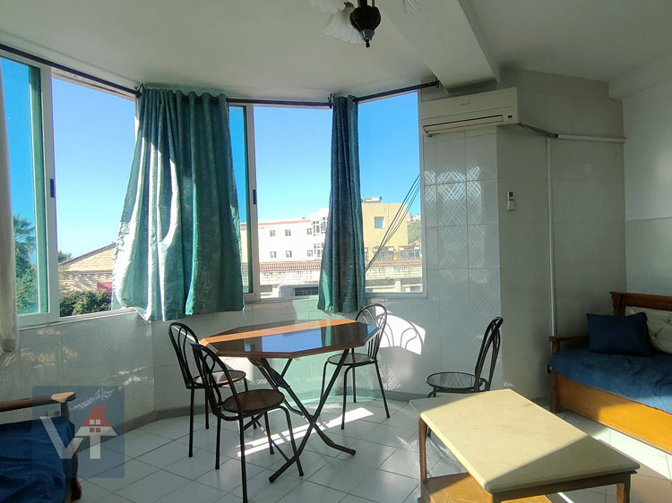 S+1 à 3 min au center ville - climatisé + eau chaude froide