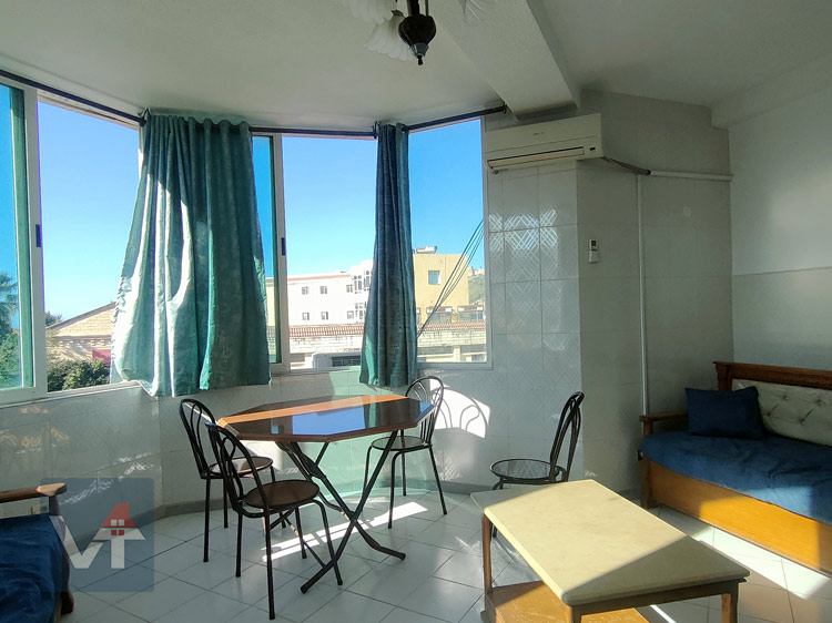 S+1 à 3 min au center ville - climatisé + eau chaude froide